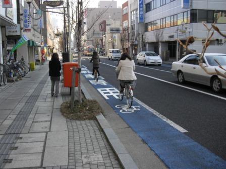 自転車レーンの整備例の写真です