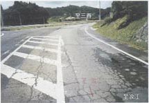 道路の補修前