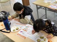 子どもアグリ科学教室　食べ比べの様子