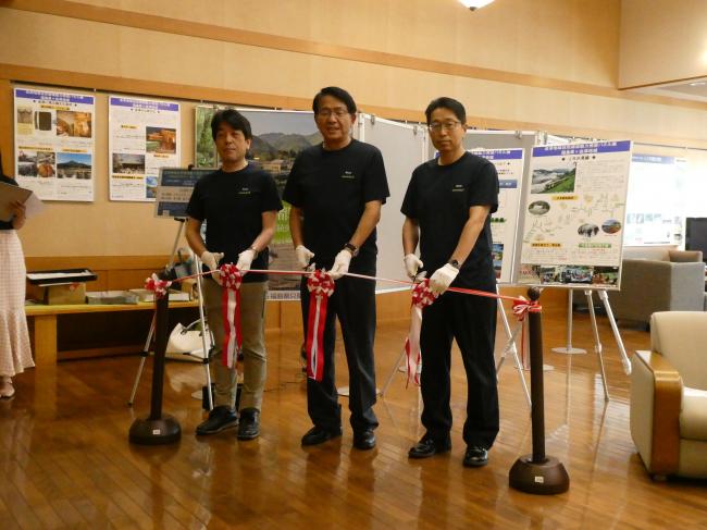 只見町会場テープカットの様子