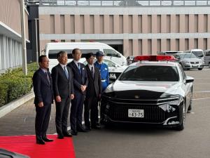 知事パトカー