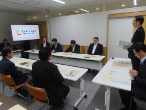 富山県こども総合サポートプラザの調査を行う福祉公安委員会の写真