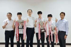 ふたば未来学園中学校 全国中学校体育大会バドミントン競技優勝報告写真３