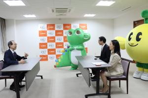 金融庁公式キャラクター「ワニー参事官」表敬訪問写真1