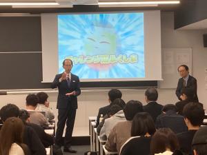 関東学院大学における知事の特別講義写真1