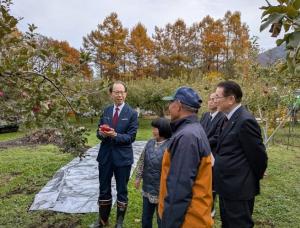 星夫妻より話を聞く知事
