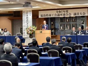挨拶する知事