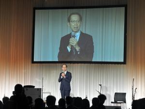 挨拶する知事