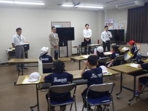 施設見学の様子1