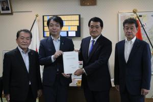 広報委員会の議長申し入れの写真