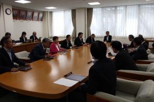 議員定数等検討委員会の写真