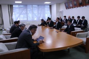 各派交渉会の様子