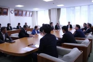 議員定数等検討委員会の様子