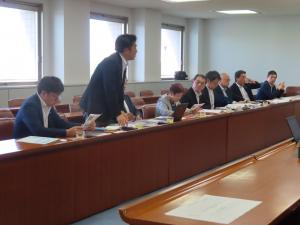 鹿児島県議会を調査する広報委員会の様子