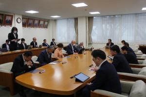 議会運営委員会の様子