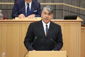 代表質問（佐々木彰議員）の様子