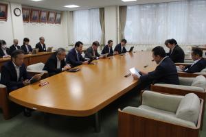 各派交渉会の様子