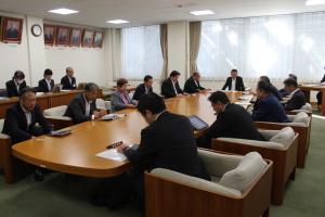 議員定数等検討委員会の写真
