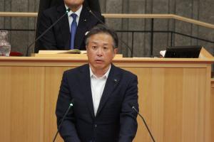 議員提出第171号に関する討論（三村博隆議員）の写真