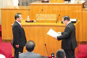 全国都道府県議会議長会表彰の伝達（遠藤忠一議員）