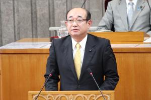 代表質問 亀岡義尚議員