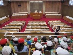 県庁見学（議場）の写真